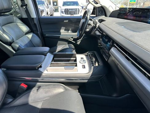 Used 2025 Lincoln Navigator Reserve AWD/4WD image 30