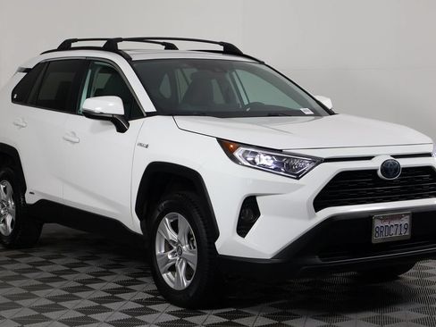 Used 2020 Toyota RAV4 XLE w/ Convenience Package AWD/4WD image 3