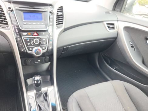 Used 2015 Hyundai Elantra GT FWD image 13