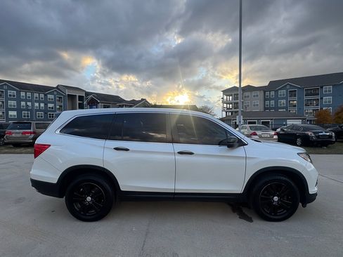 Certified 2017 Honda Pilot LX image 9