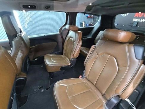 Used 2018 Chrysler Pacifica Limited FWD image 6