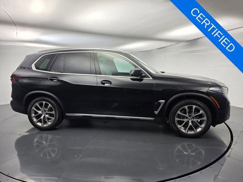 Used 2024 BMW X5 xDrive40i w/ Premium Package image 3