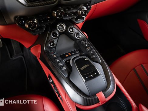 Used 2022 Aston Martin V8 Vantage Coupe RWD image 25