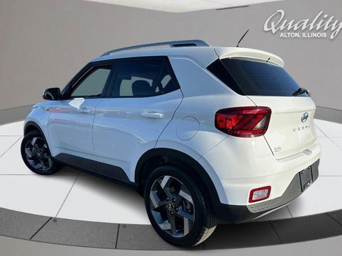 Used 2024 Hyundai Venue SEL image 7