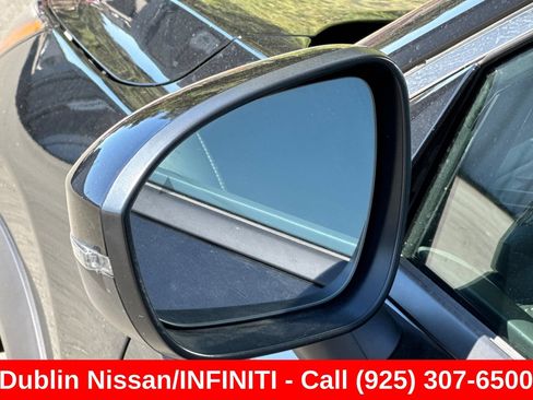 Used 2024 Nissan Rogue SL AWD/4WD image 55