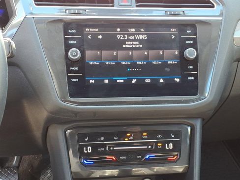 Used 2022 Volkswagen Tiguan SE image 17