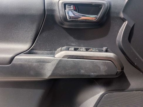 Used 2019 Toyota Tacoma TRD Off-Road AWD/4WD image 24