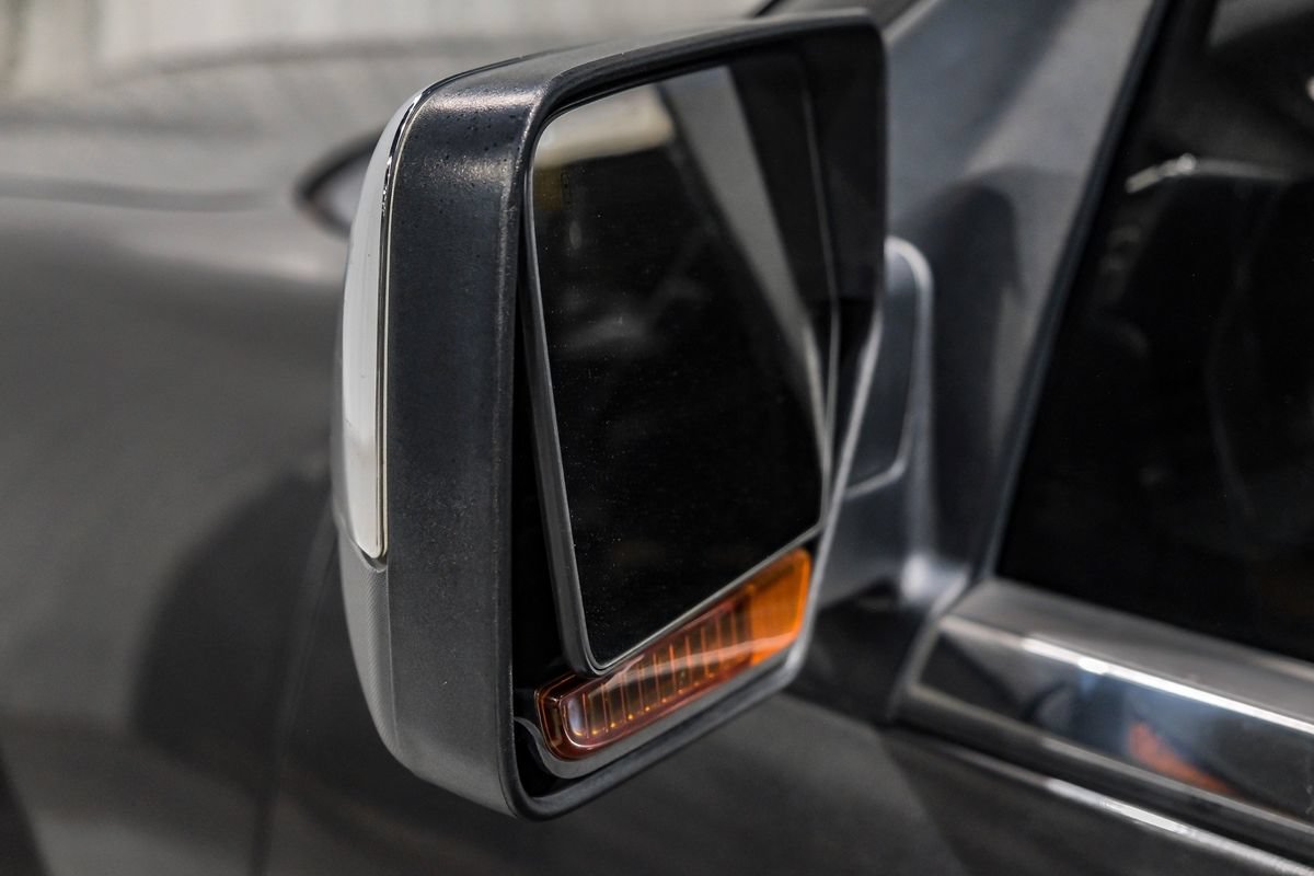 Used 2016 Lincoln Navigator Select RWD image 26