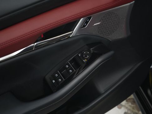 Used 2023 MAZDA MAZDA3 Hatchback w/Premium Plus Pkg image 19