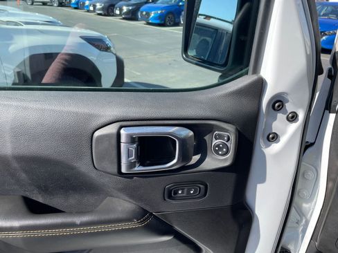 Used 2025 Jeep Wrangler Sahara image 20