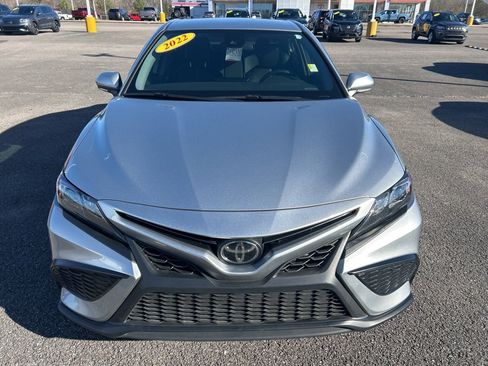 Used 2022 Toyota Camry SE image 2