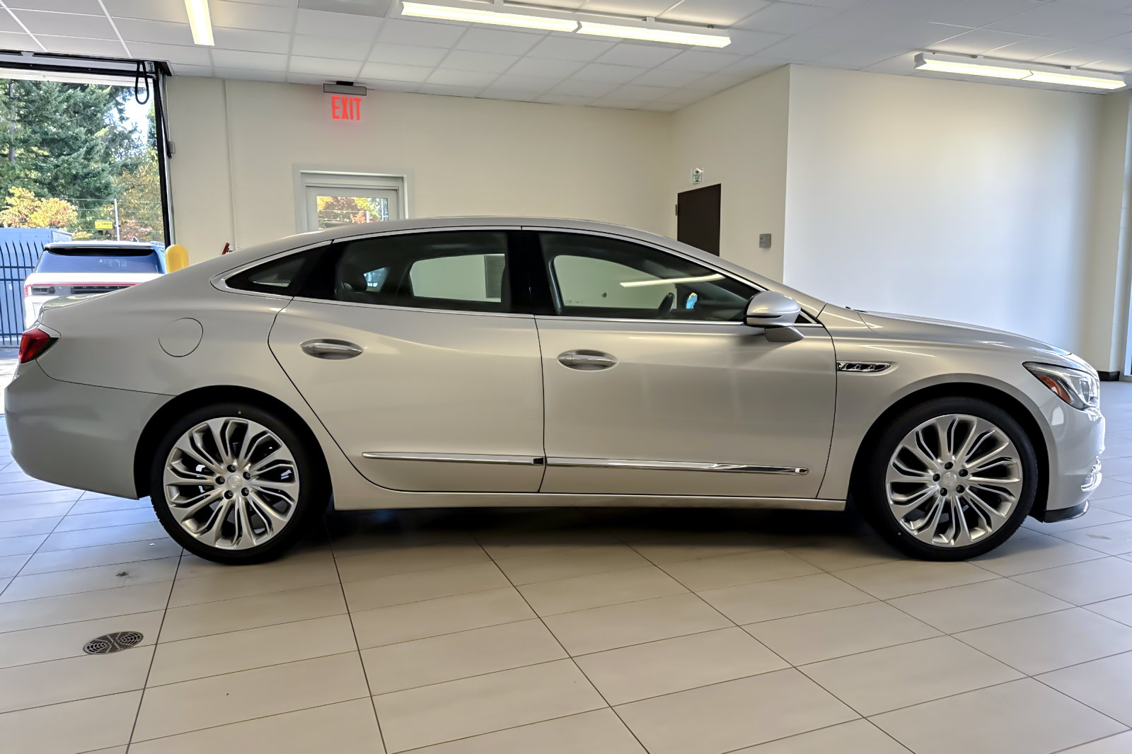 Used 2017 Buick LaCrosse Essence w/ Dynamic Driver Package FWD image 3