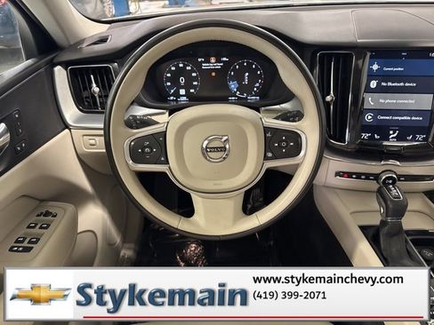 Used 2018 Volvo XC60 T6 Momentum w/ Convenience Package image 5