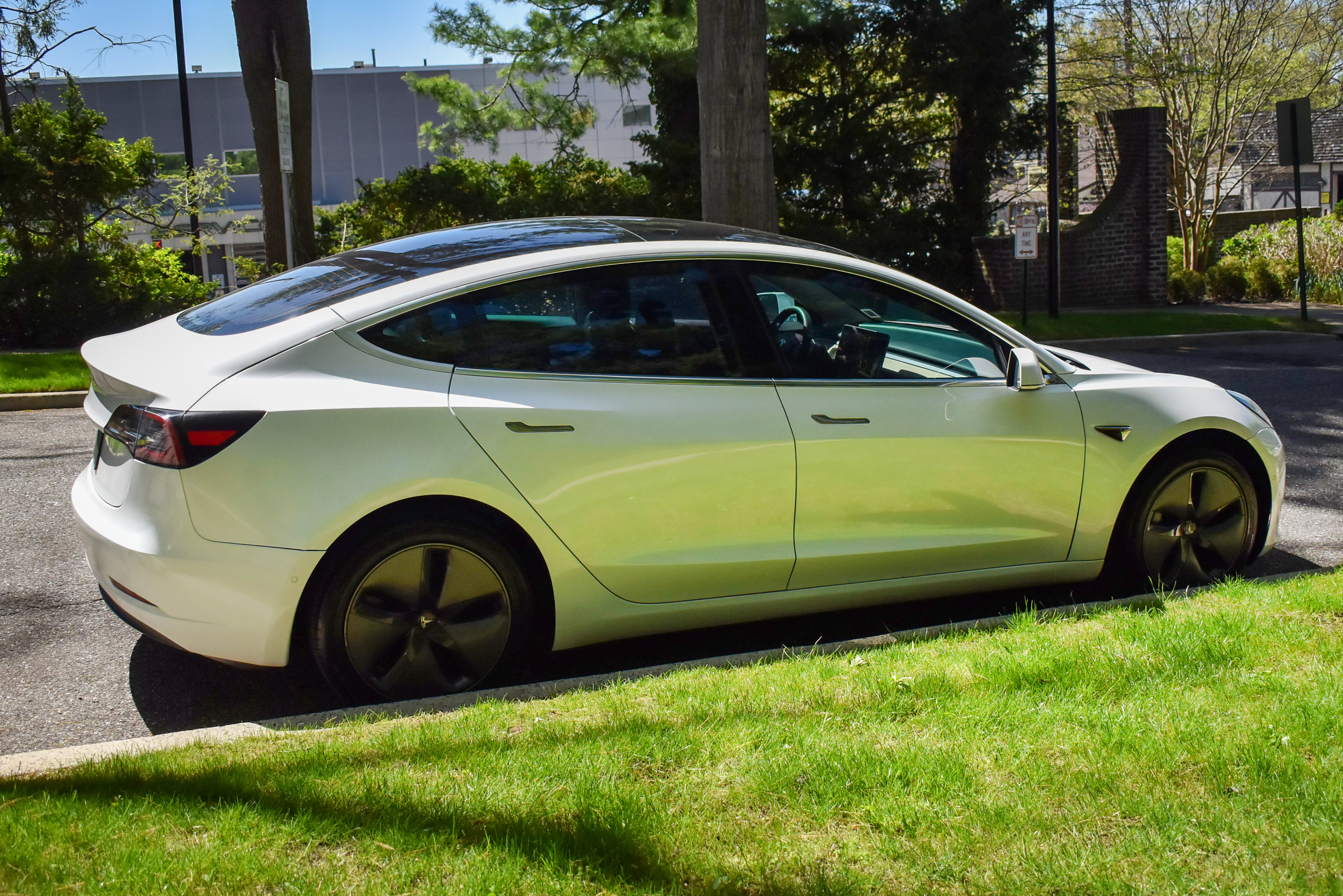 Used 2019 Tesla Model 3 Mid Range RWD image 8