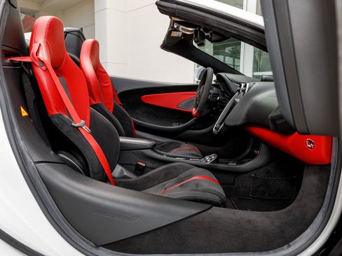 Used 2019 McLaren 570S Spider image 33
