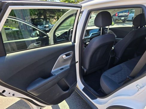 Certified 2021 Kia Niro LX FWD image 9