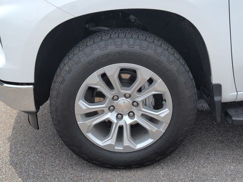 Used 2024 Chevrolet Silverado 1500 LTZ w/ Technology Package AWD/4WD image 11