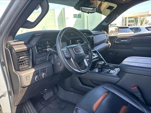 Used 2025 GMC Sierra 1500 AT4 w/ Technology Package AWD/4WD image 18