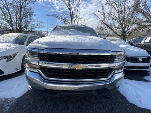 Used 2017 Chevrolet Silverado 1500 LT w/ Trailering Package image 5