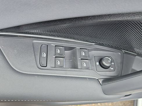 New 2026 Volkswagen Tiguan SE R-Line AWD/4WD image 10