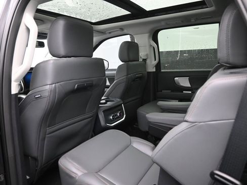 New 2025 Ford Expedition Active image 26