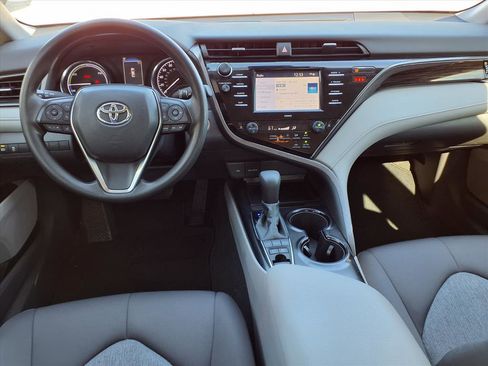 Used 2020 Toyota Camry LE image 6