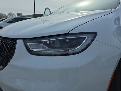 New 2026 Chrysler Pacifica Limited image 36