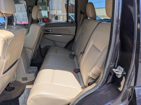 Used 2011 Jeep Liberty Limited w/ Comfort/Convenience Group AWD/4WD image 12
