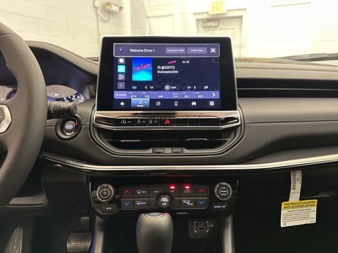 New 2025 Jeep Compass Latitude w/ Sun & Sound Group image 10