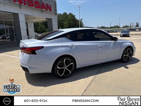 Used 2025 Nissan Altima 2.5 SR FWD image 6