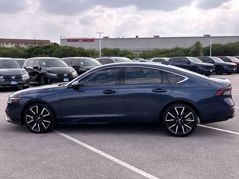 Used 2024 Honda Accord Touring image 3