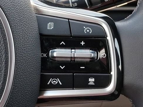 Certified 2024 Kia Carnival SX Prestige FWD image 24