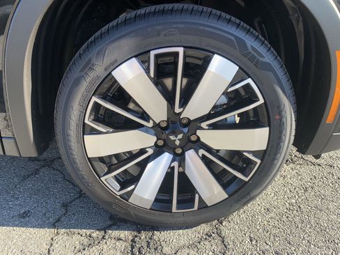 New 2025 Mitsubishi Outlander SE image 24