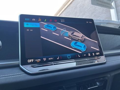 New 2026 Volkswagen Tiguan SE R-Line FWD image 17