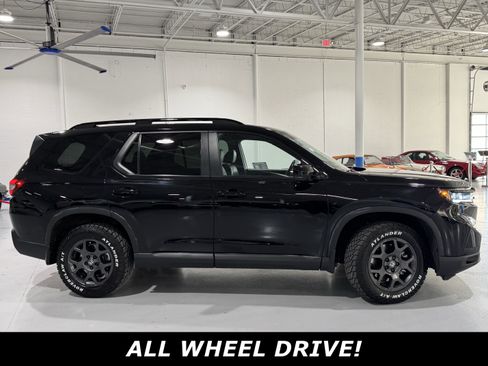 Used 2024 Honda Pilot TrailSport image 2