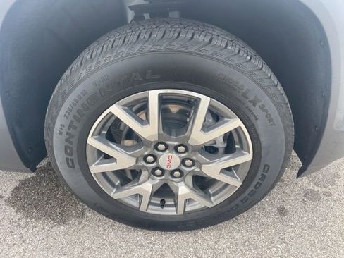 Used 2023 GMC Acadia SLE w/ Driver Convenience Package image 13