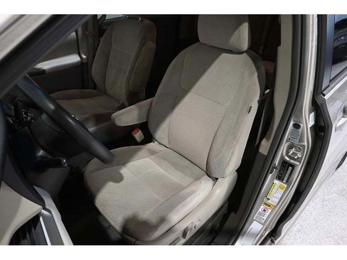Used 2015 Toyota Sienna LE FWD image 14