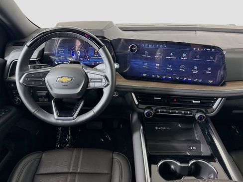 Used 2025 Chevrolet Suburban High Country AWD/4WD image 23