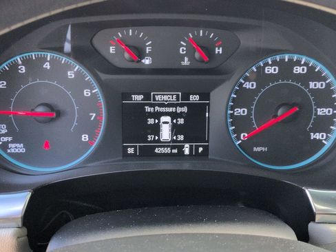 Used 2023 Chevrolet Traverse LS w/ Safety Package FWD image 13