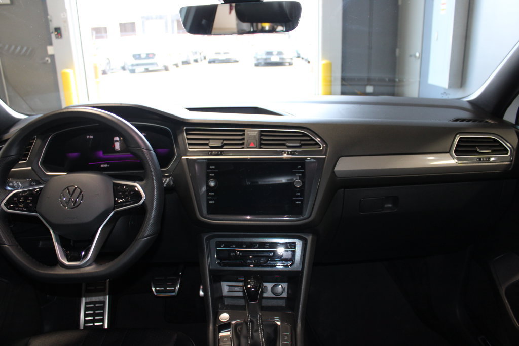 Used 2024 Volkswagen Tiguan SE R-Line AWD/4WD image 15