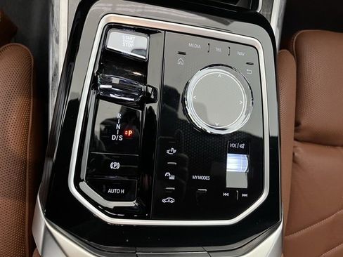 Used 2024 BMW 760i xDrive w/ Executive Package image 18