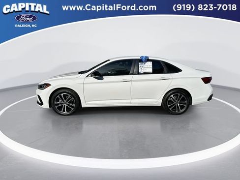 Used 2025 Volkswagen Jetta Sport FWD image 5