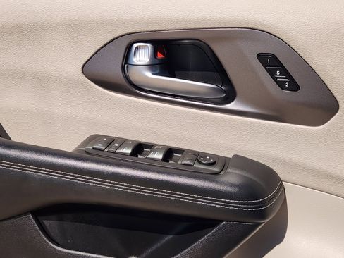 Used 2022 Chrysler Pacifica Touring-L FWD image 23