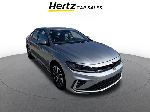 Used 2025 Volkswagen Jetta SE image 1