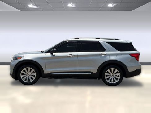 Used 2020 Ford Explorer Limited RWD image 2