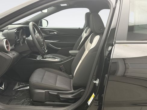 Used 2025 Chevrolet Trax RS w/ Driver Confidence Package image 11