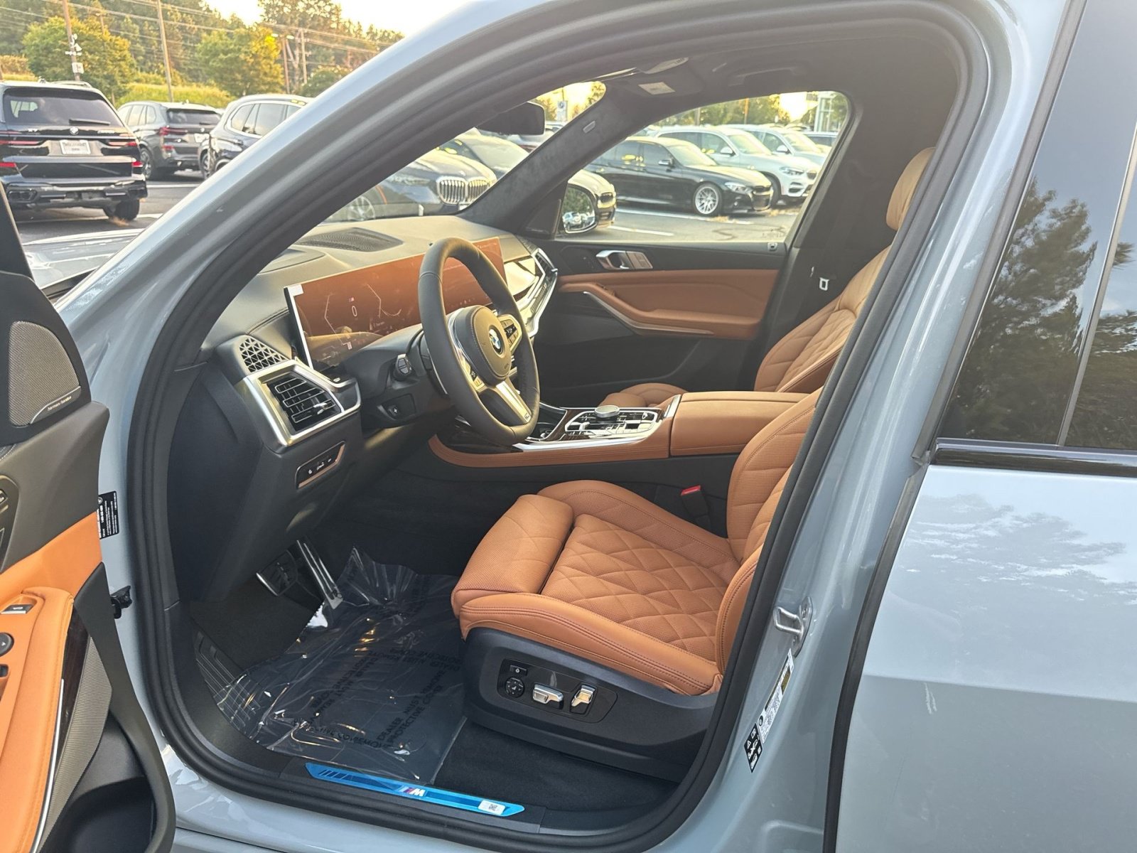 New 2027 BMW X7 xDrive40i w/ M Sport Package AWD/4WD image 16