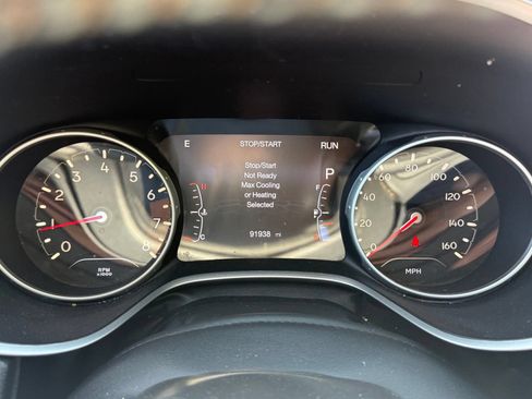 Used 2018 Jeep Compass Latitude w/ Popular Equipment Group FWD image 16