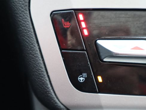 Used 2022 Ford Explorer XLT w/ Equipment Group 202A image 25