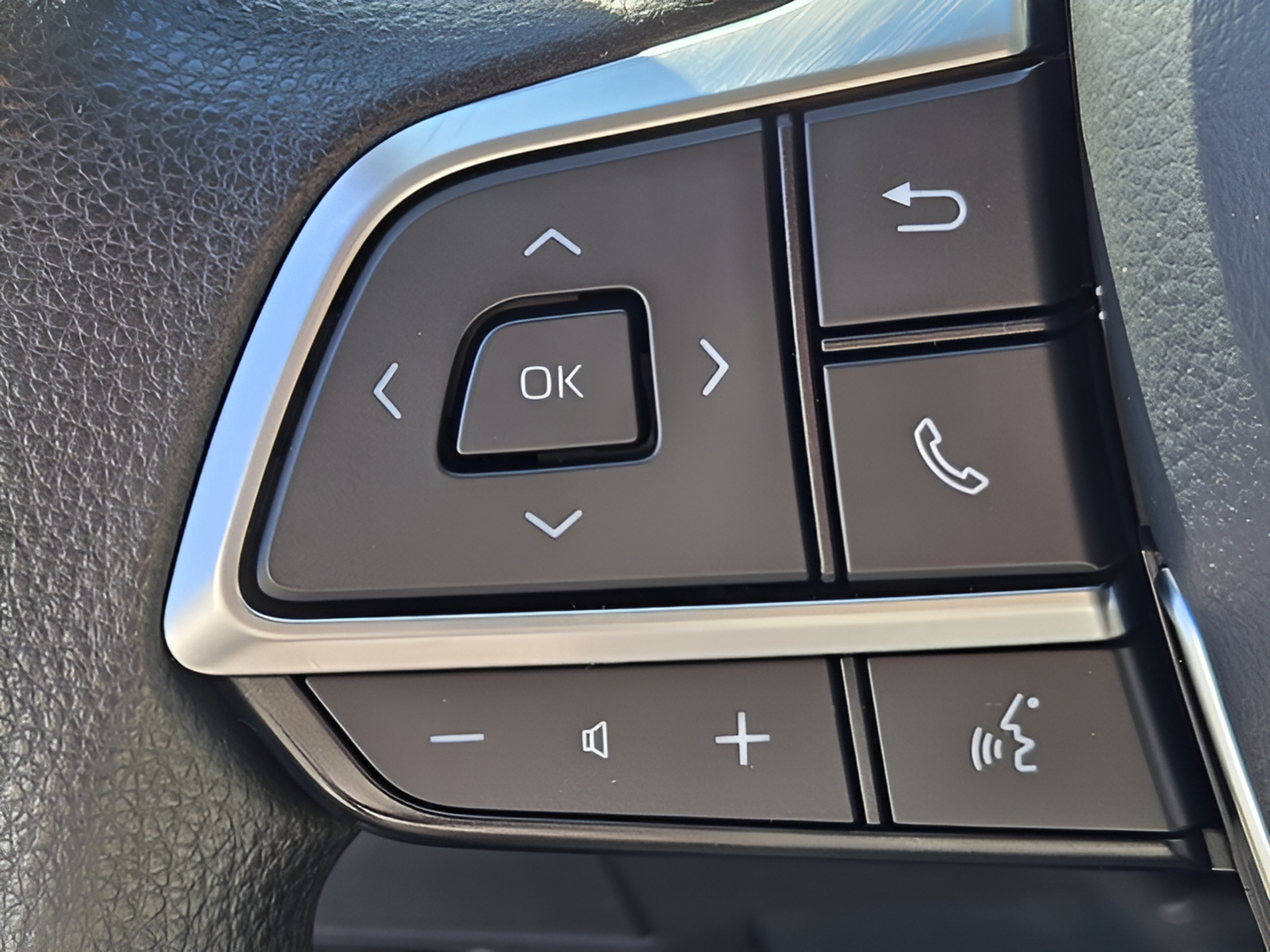 Certified 2020 Toyota Highlander L AWD/4WD image 25